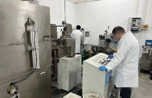 江岸這家科技企業(yè)研發(fā)國內(nèi)頂尖電磁屏蔽石墨烯膜